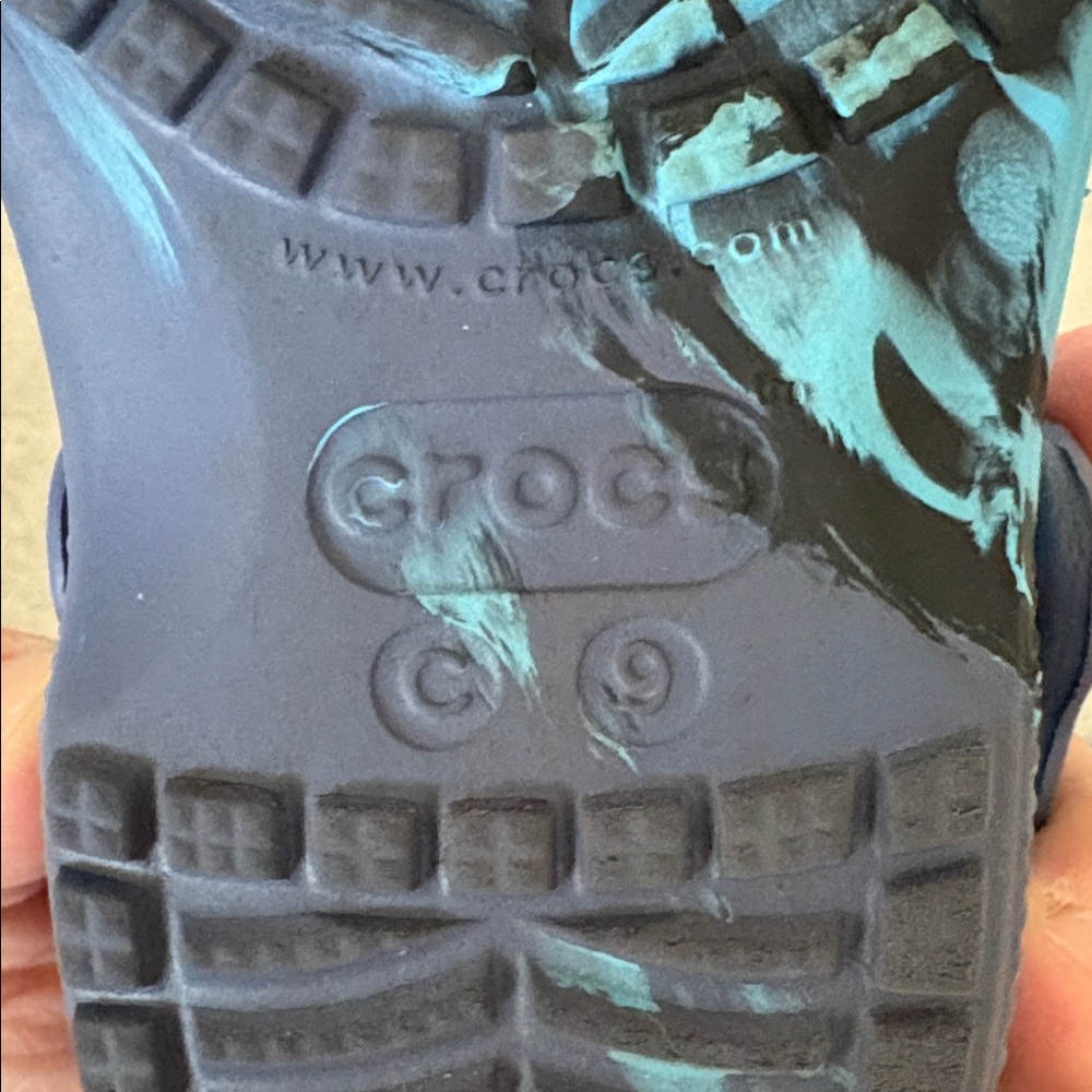 CROCS Kids Blue and Black marble size 9 - Picture 3 of 12